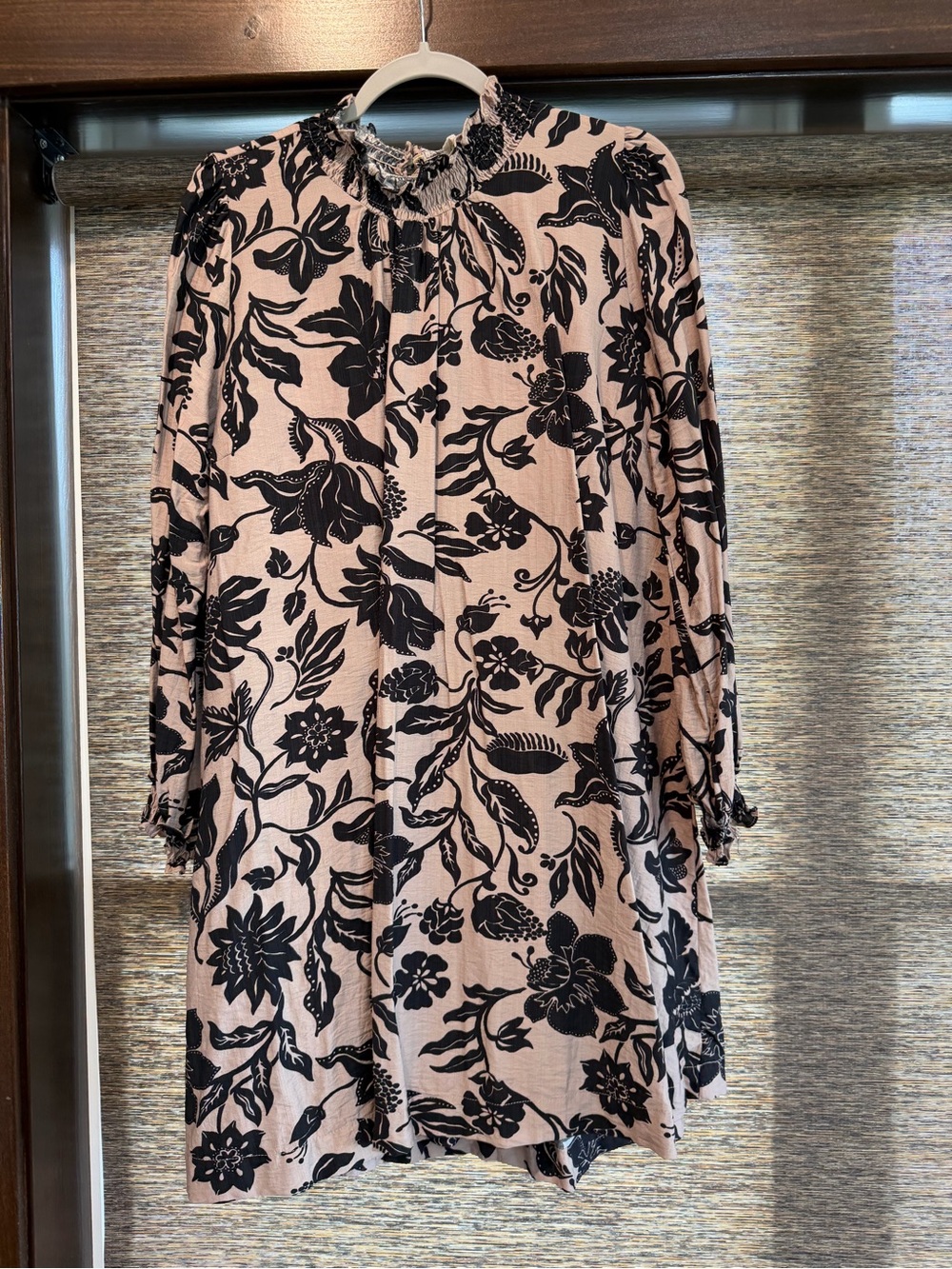 Women’s Large Umgee Tan Long-Sleeve Floral Shift Dress with Black Print